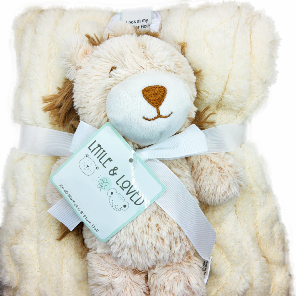 Little and Loved Frazada Aborregada Biege Y Peluche De Léon Con Clip Para Carriola/Portabebé - Imagen 2